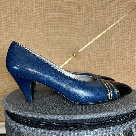 YVES SAINT LAURENT Blue Leather Pumps, Size 35 EU (5 US) - Picture 1 of 12